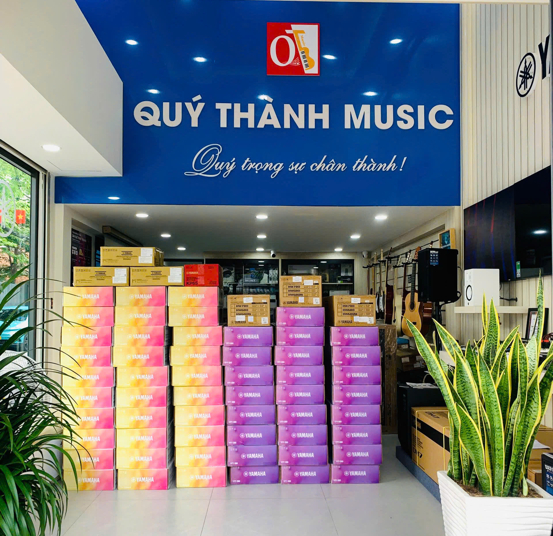 Đàn organ học sinh đa dạng có sẵn tại showroom Lạc Long Quân